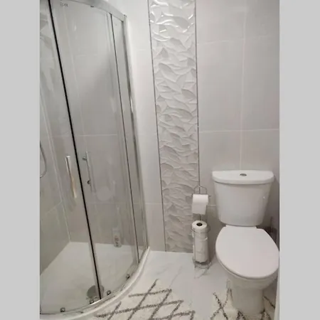 Luxury Apartment In Birmingham With Free Parking. Exterior photo