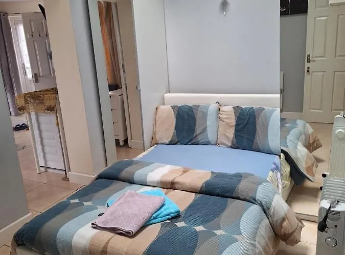 Luxury Apartment In Birmingham With Free Parking.