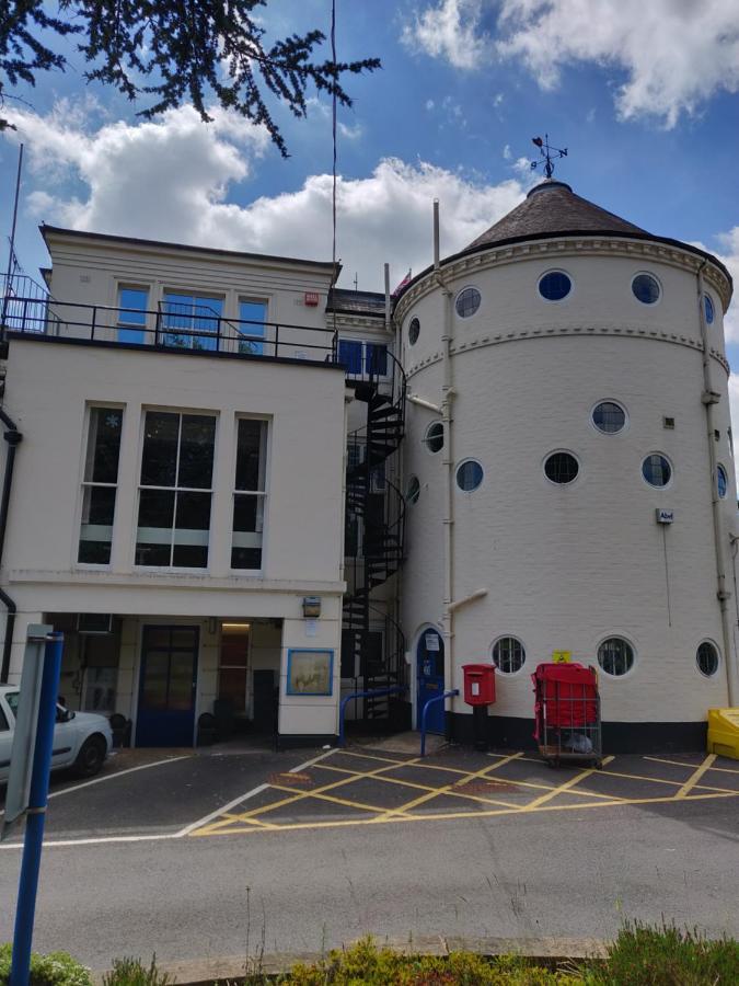 Luxury In With Free Parking. Apartment Birmingham
