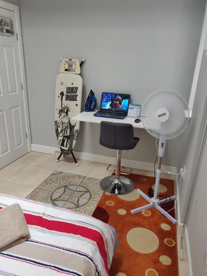Luxury In With Free Parking. Apartment