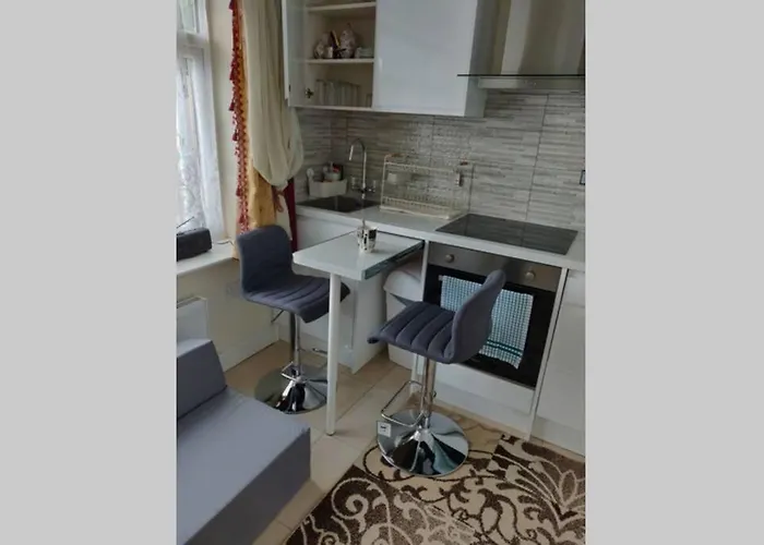 Luxury Apartment In Birmingham With Free Parking.