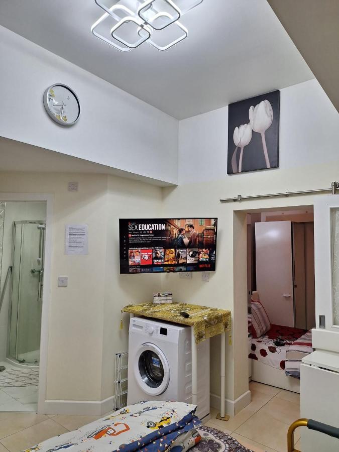 Luxury In With Free Parking. Birmingham